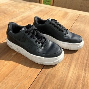 Women’s Nike Air Force 1 Pixel Sneakers